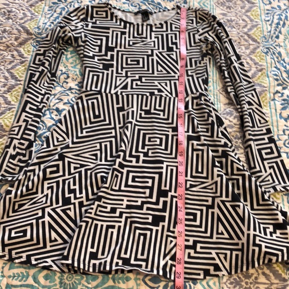 Forever21 geometric black & white dress size small - Picture 6 of 7